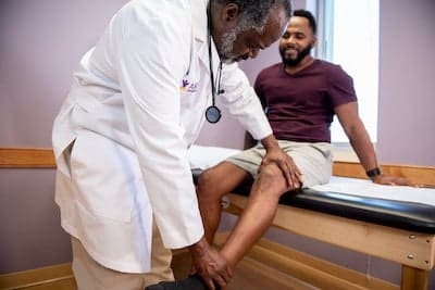 Jonesboro orthopedic doctor examining patient 