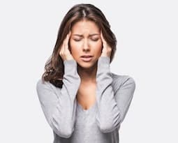 woman experiencing headaches and needing whiplash treatment
