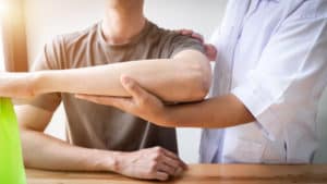 6 Ways Physical Therapy Helps a Rotator Cuff Injury