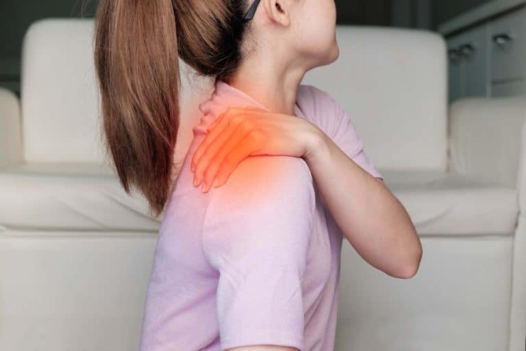 why-does-my-shoulder-blade-hurt-after-an-accident-aica-orthopedics