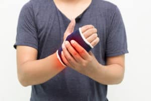 How to Reduce Swelling in Your Hand After an Injury